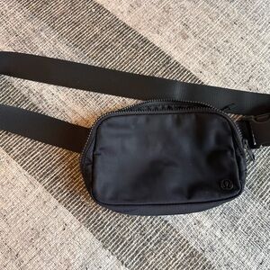 Lululemon Everywhere Belt Bag